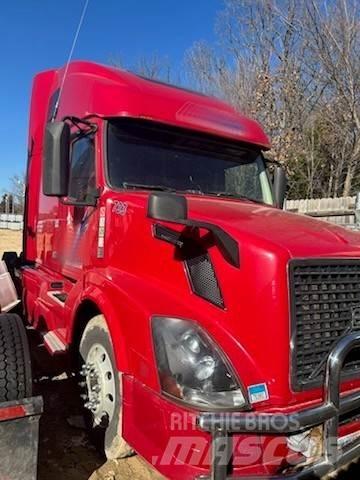 Volvo VNL64T670 牵引车