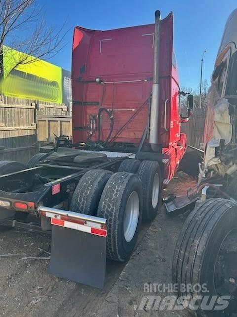 Volvo VNL64T670 牵引车
