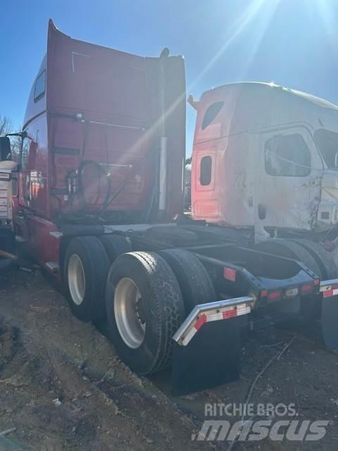 Volvo VNL64T670 牵引车