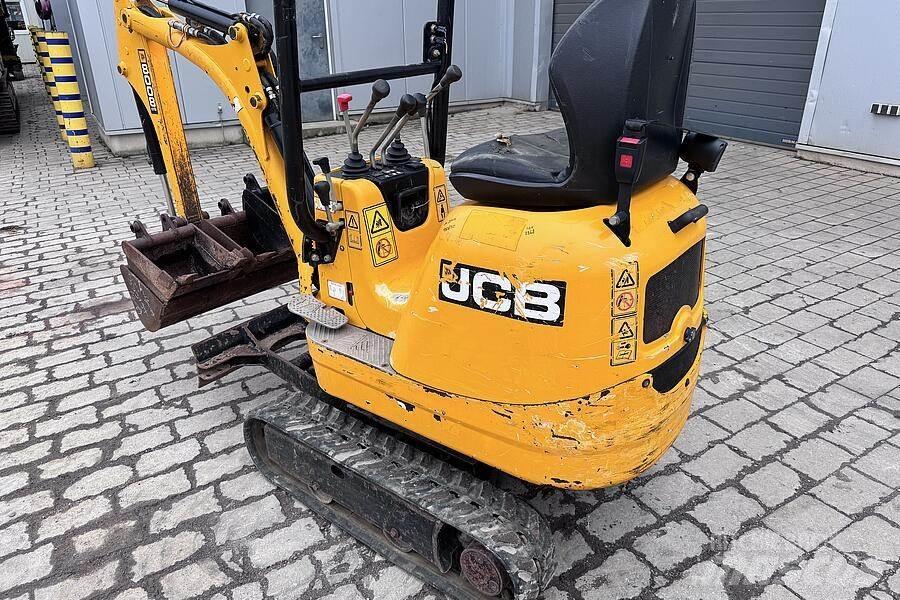 JCB 8008 CTS 小型挖掘机