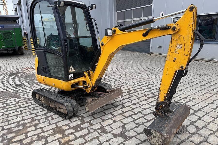 JCB 8018 CTS 小型挖掘机