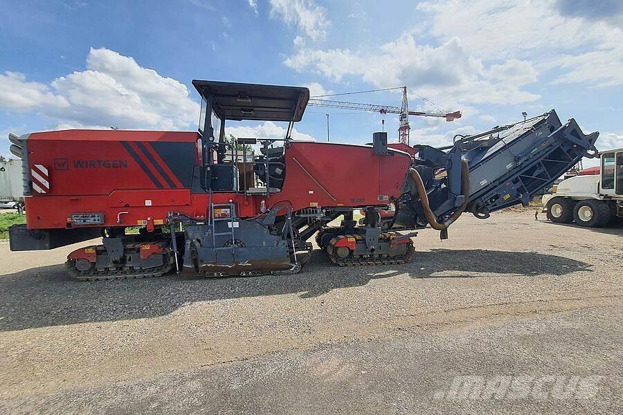 Wirtgen W 220 沥青路面铣刨机|铣刨机