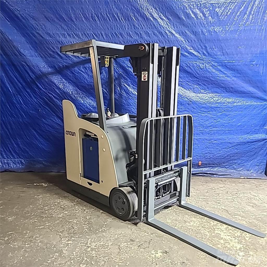 Crown RC5530C-30 电动叉车