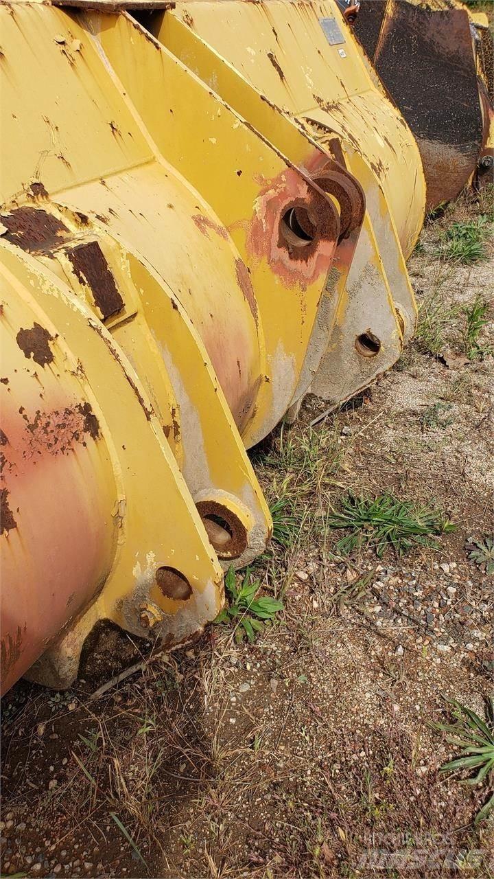 CAT 966 推铲
