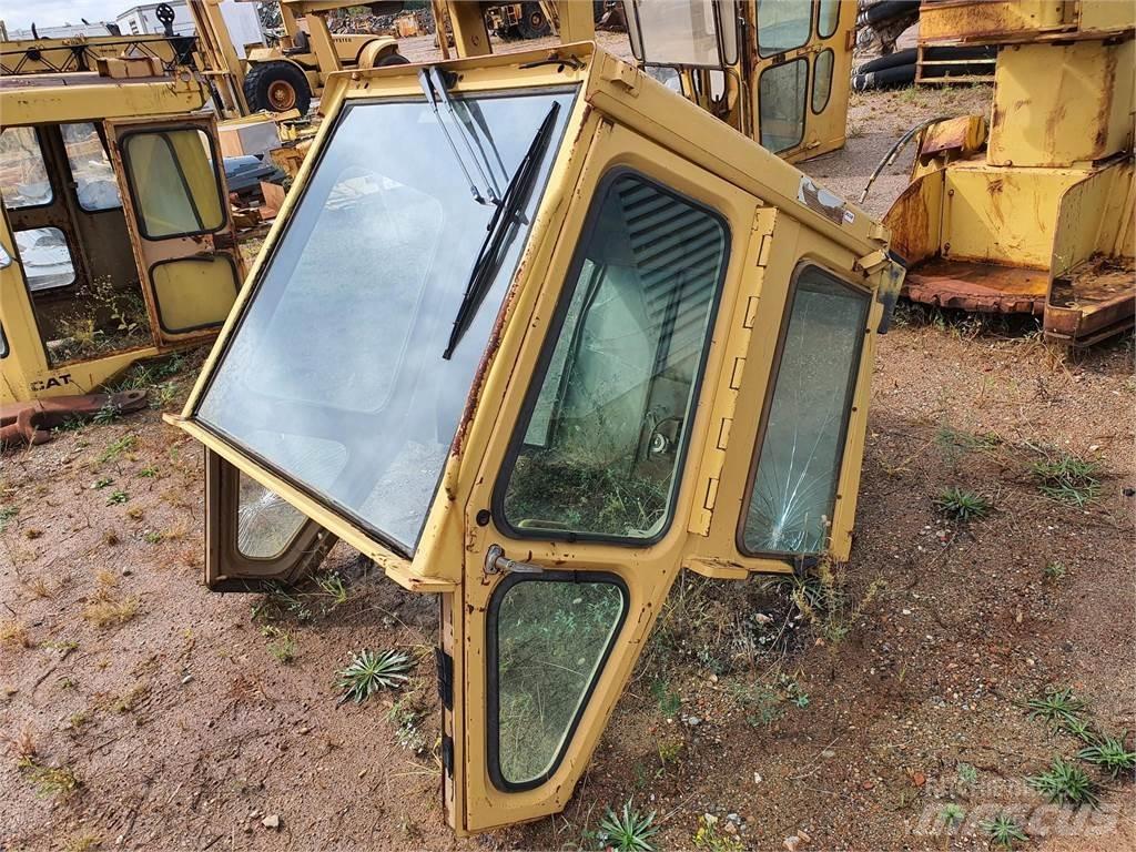 CAT 973 驾驶室与内部