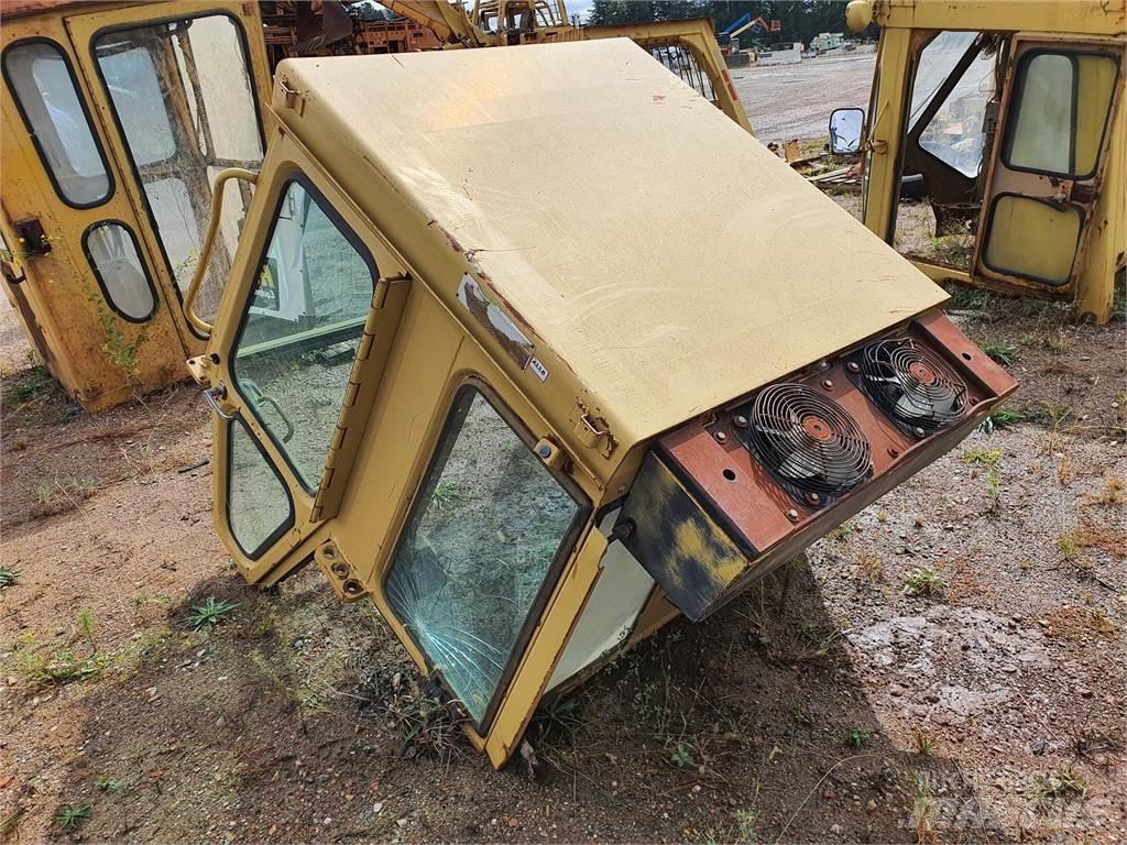 CAT 973 驾驶室与内部
