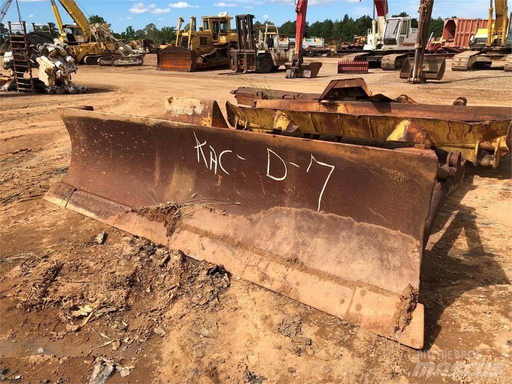 CAT D7 推铲