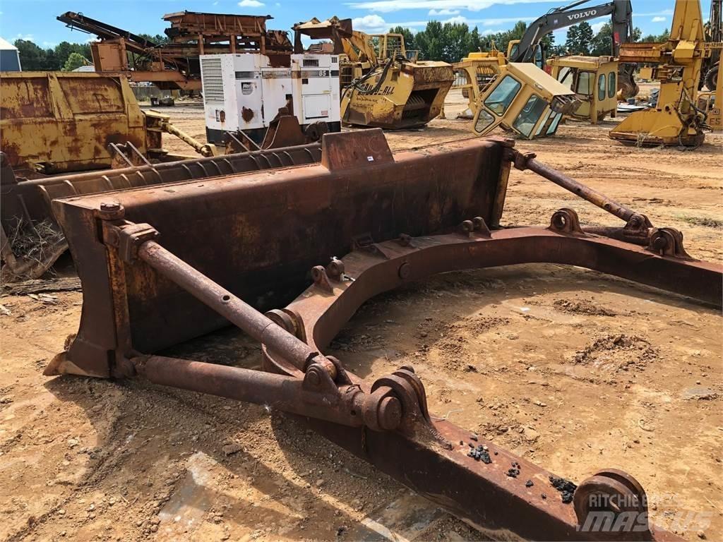 CAT D7 推铲