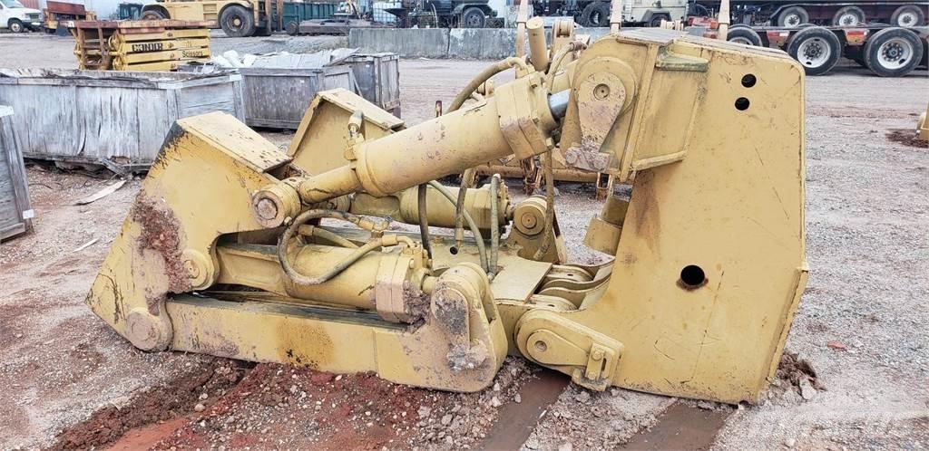 CAT D8R 松土器