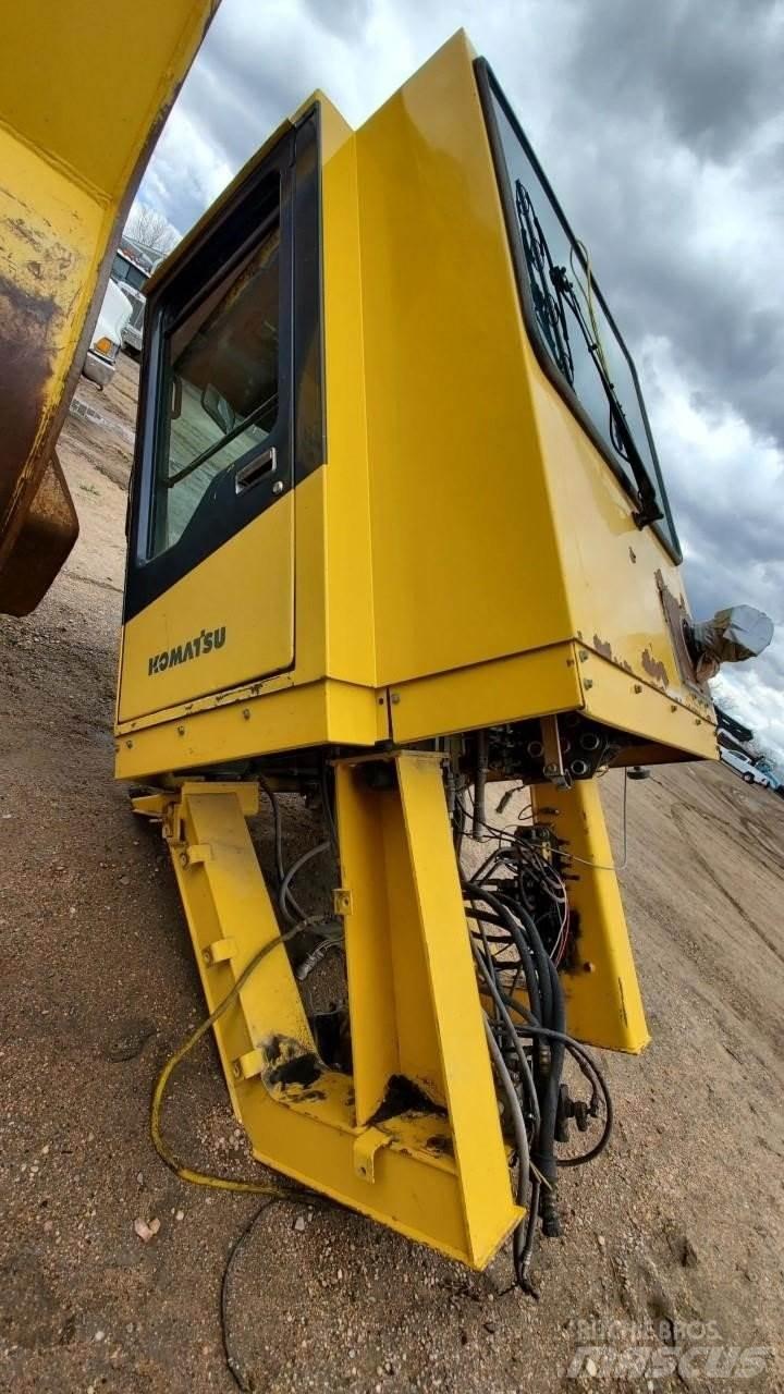 Komatsu WA1200 驾驶室与内部