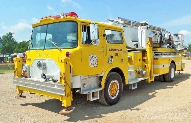 Mack CF685 消防车