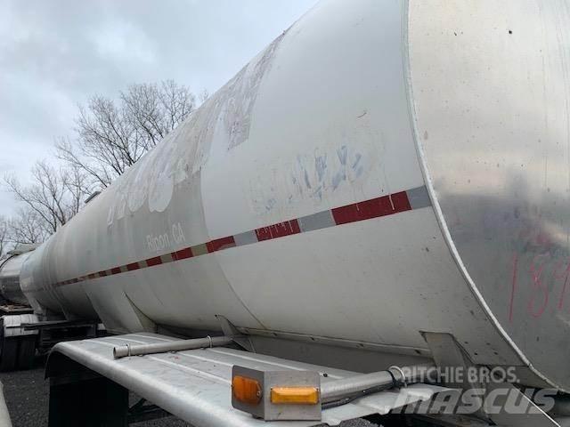  WESTMARK 罐式拖车