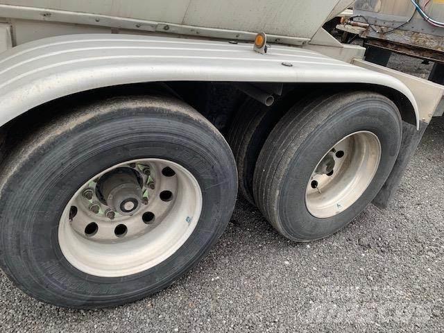  WESTMARK 罐式拖车