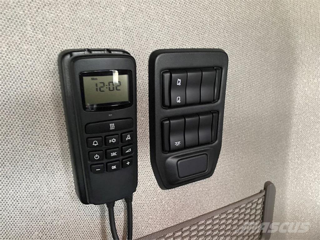 Scania S660 牵引车