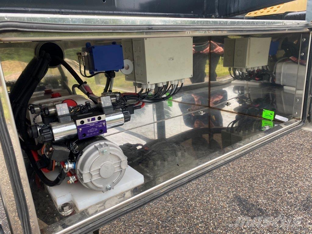 HRD 3-aks 20 + 30 ADR 集装箱半挂车