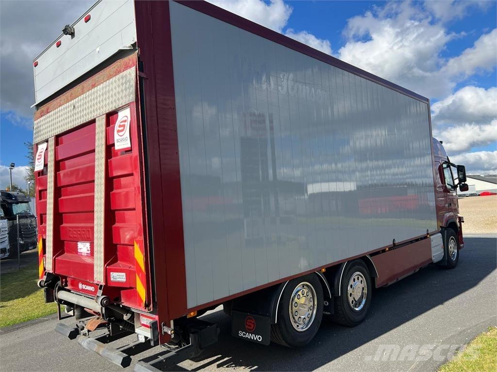 Volvo FM460 厢式货车