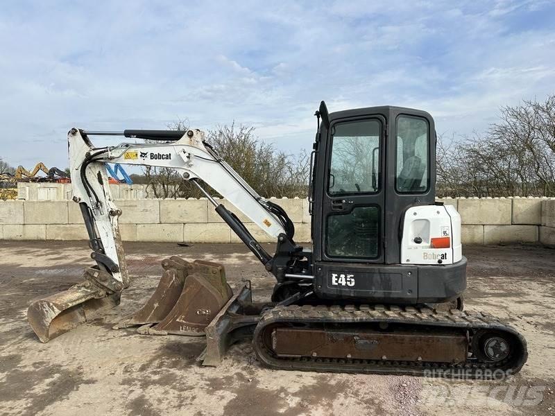 Bobcat E45 中型挖掘机