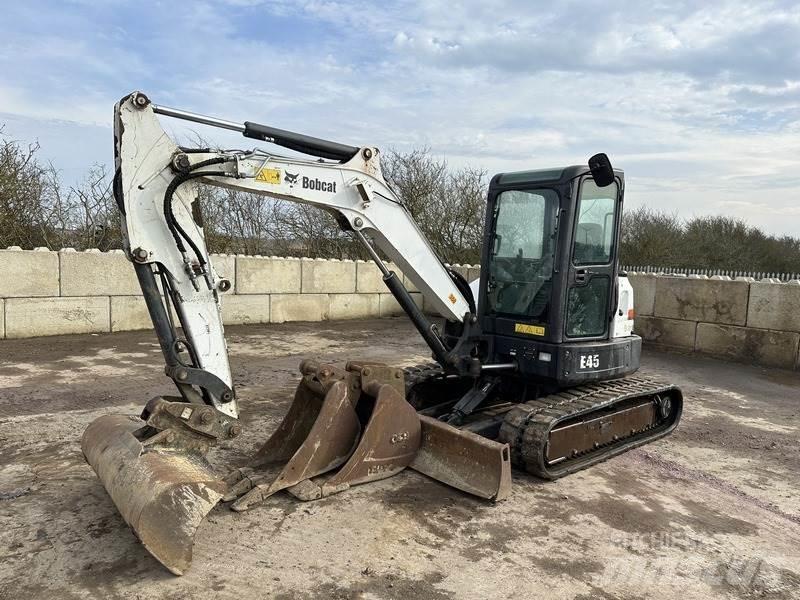 Bobcat E45 中型挖掘机