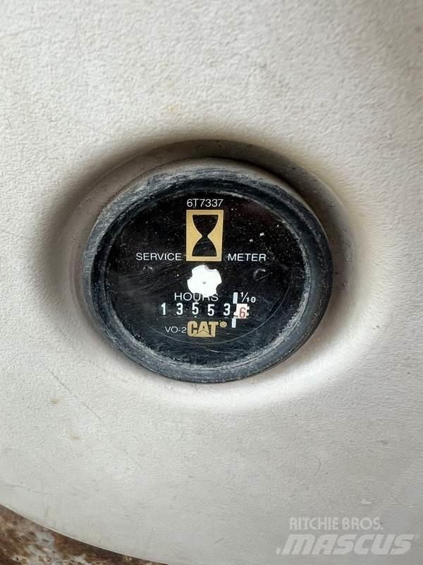 CAT 330. 履带挖掘机