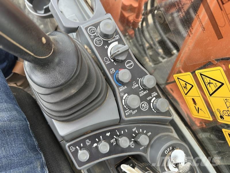 Hitachi ZX130 履带挖掘机