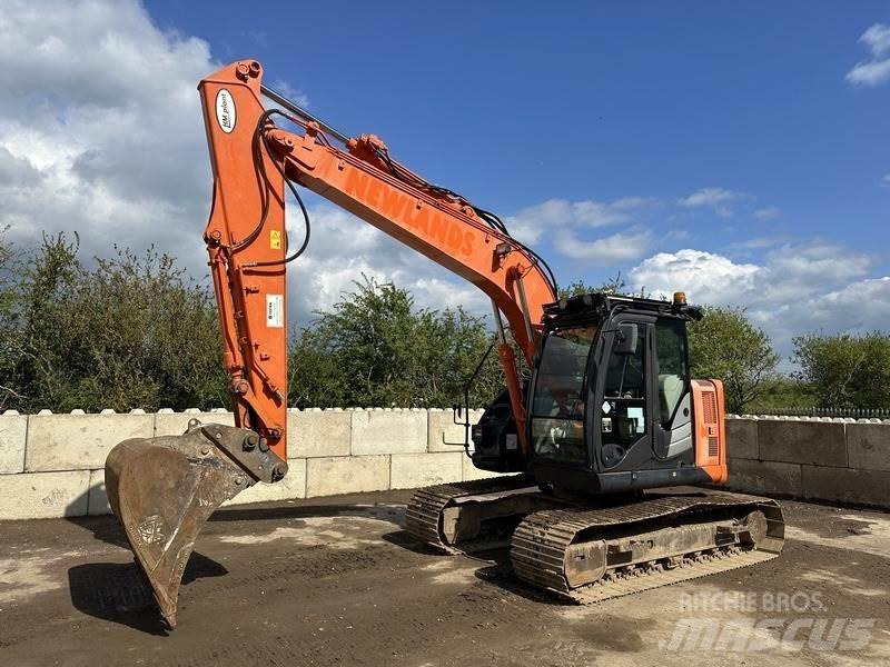 Hitachi ZX135 履带挖掘机