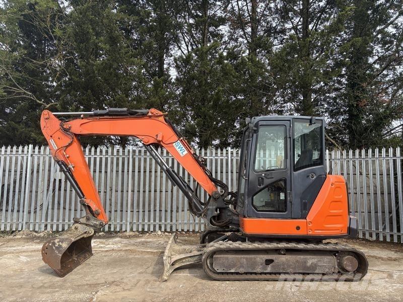 Hitachi ZX65 中型挖掘机