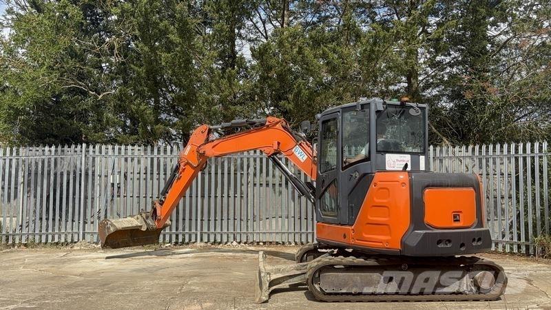 Hitachi ZX65 中型挖掘机