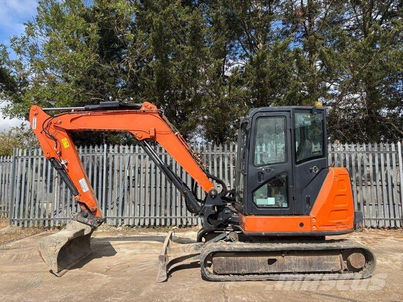 Hitachi ZX65 中型挖掘机