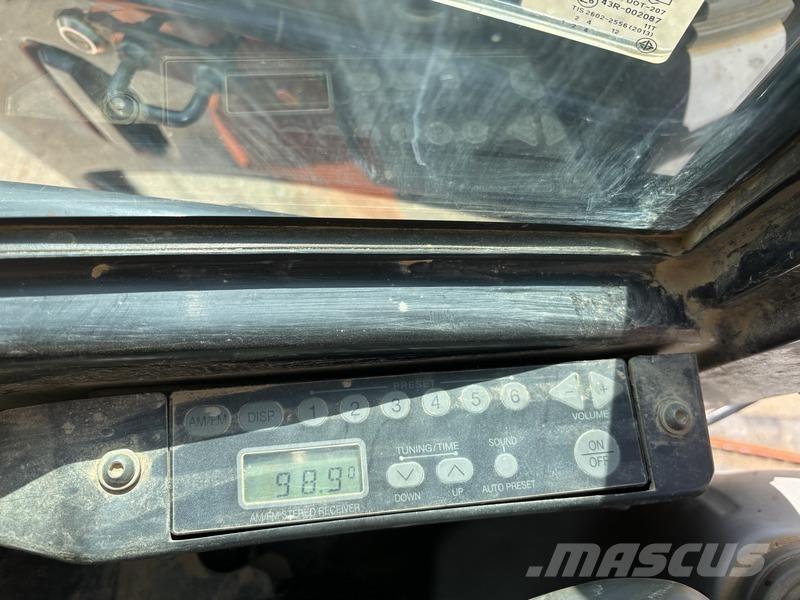 Hitachi ZX65 中型挖掘机