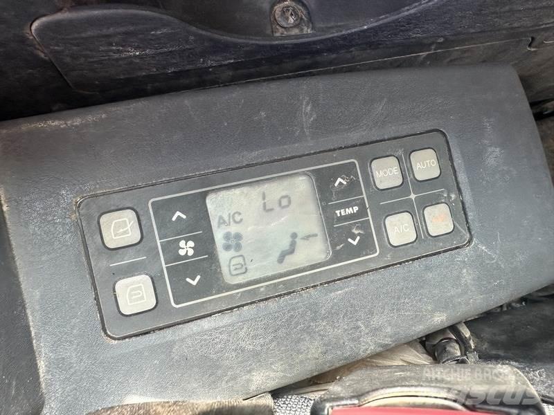 Hyundai HX130LCR 履带挖掘机