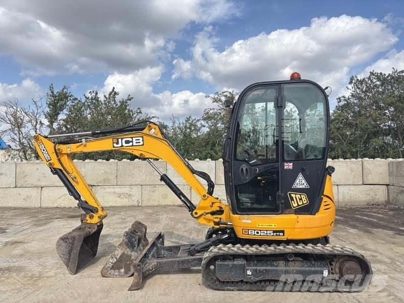 JCB 8025 ZTS 小型挖掘机