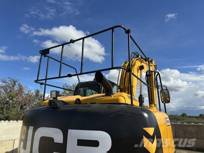 JCB JS131 LC 履带挖掘机
