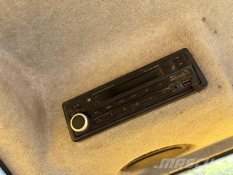 JCB JS240 LC 履带挖掘机