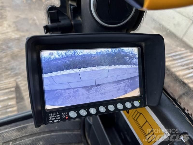 JCB JS370 LC T4 履带挖掘机