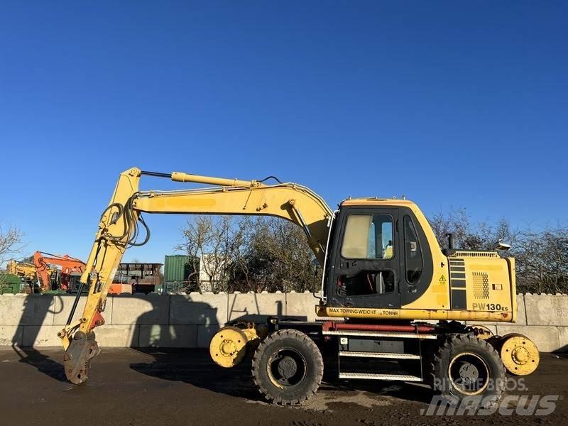 Komatsu PW130-6 轮式挖掘机