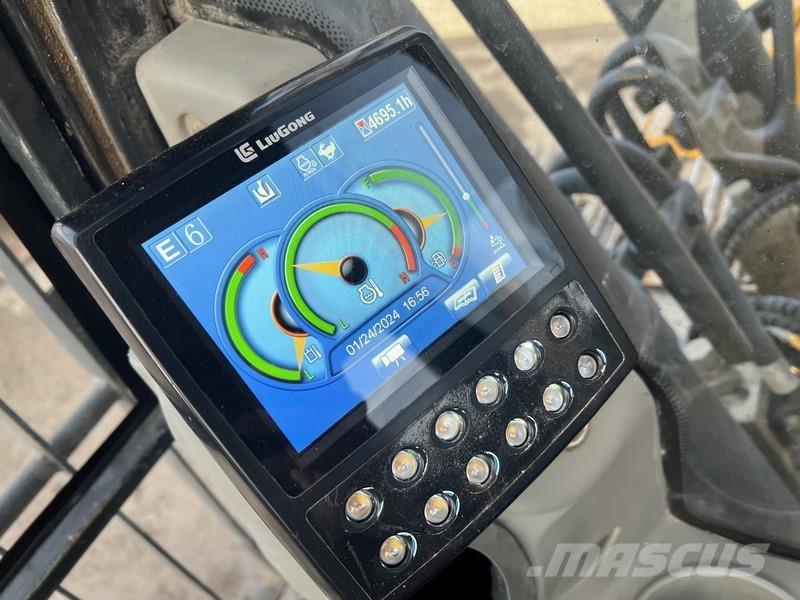 LiuGong CLG924E 组装挖掘机