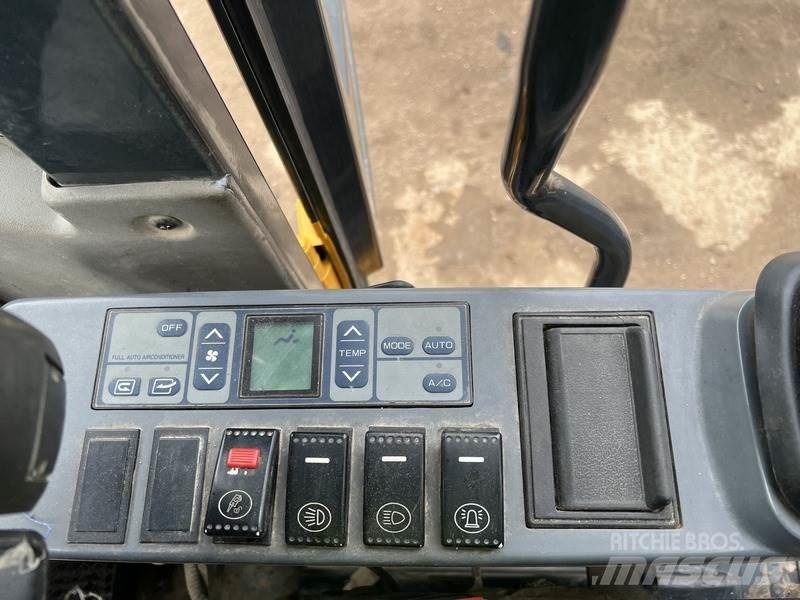 LiuGong CLG933 履带挖掘机