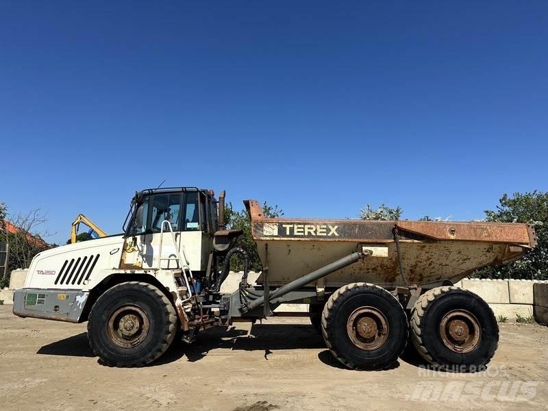 Terex TA250 铰接式自卸车