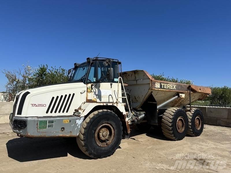 Terex TA250 铰接式自卸车