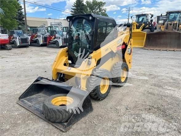 CAT 242D3 滑移装载机