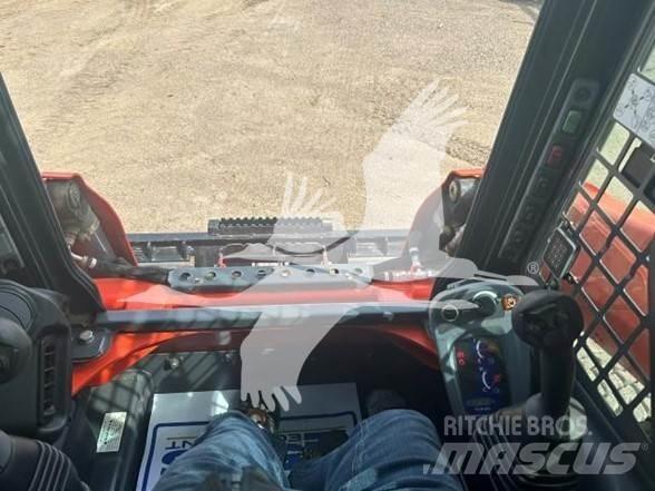 Kubota SSV75 滑移装载机