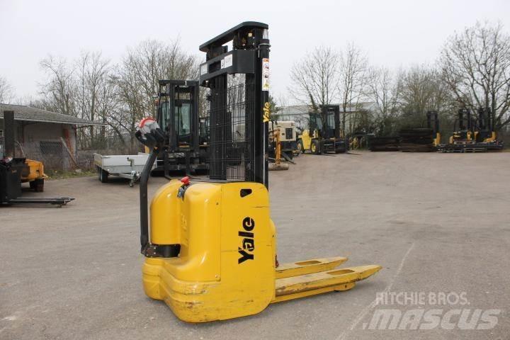 Yale MS10AC 手推堆垛车
