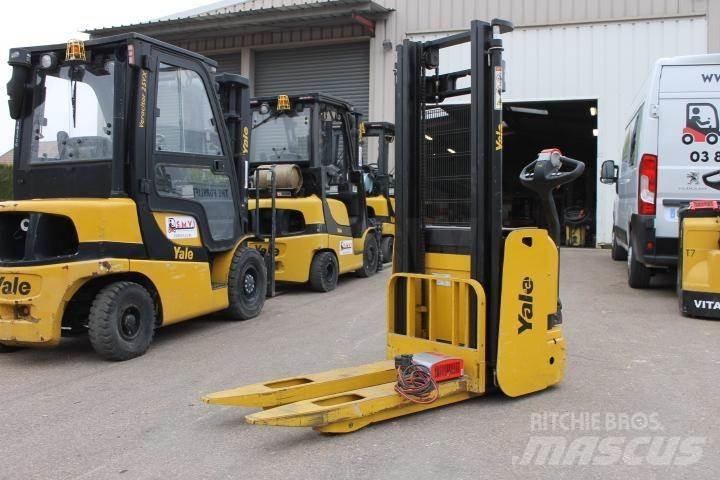 Yale MS10AC 手推堆垛车