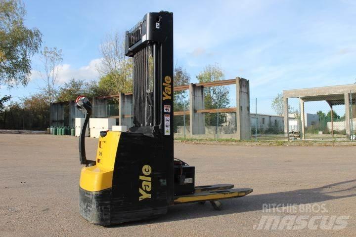 Yale MS12AC 手推堆垛车