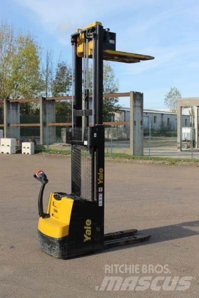Yale MS12AC 手推堆垛车