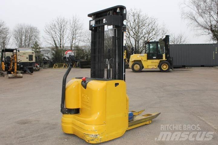 Yale MS12AC 手推堆垛车