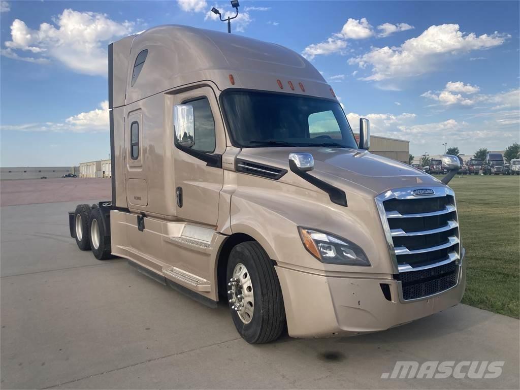 Freightliner  牵引车