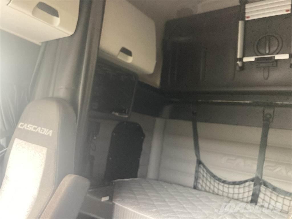 Freightliner  牵引车