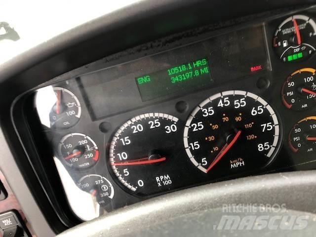 Freightliner 114SD 平板车