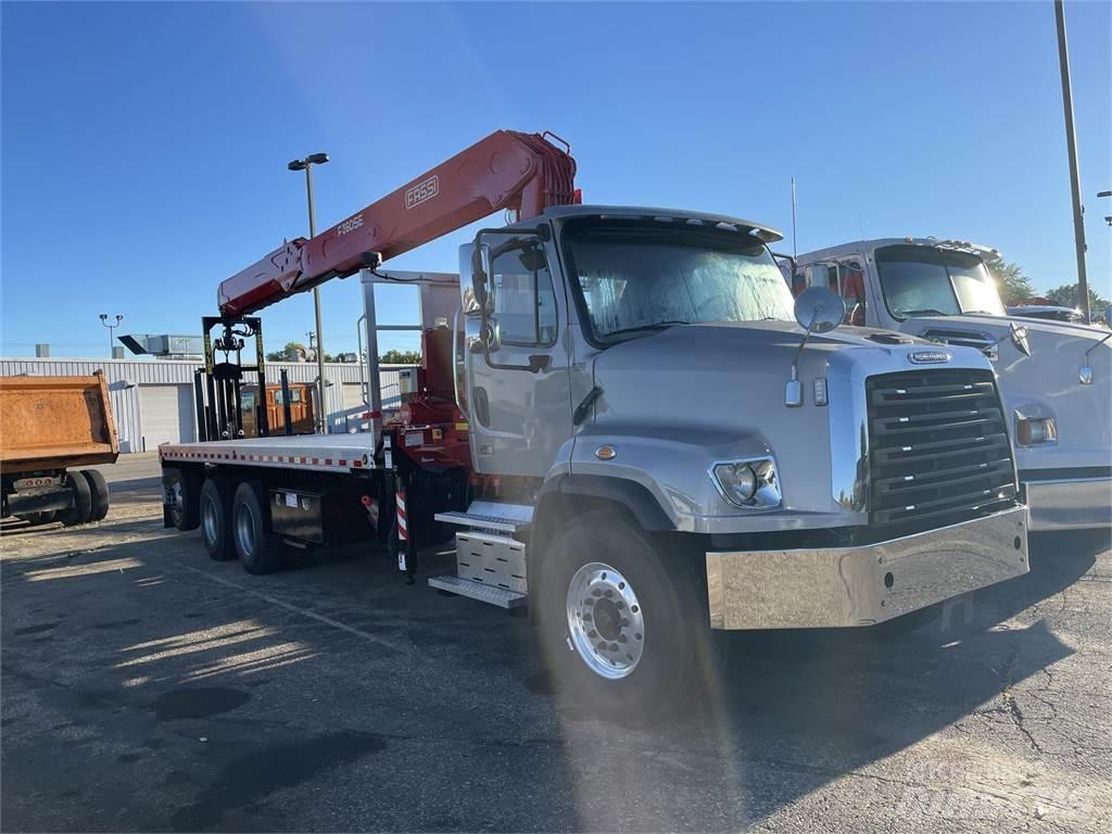 Freightliner 114SD 平板车